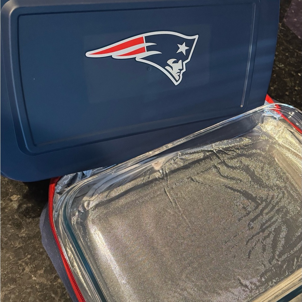 New England Patriots Printed Navy Blue Glass Baking Dish and Insulated Carrier